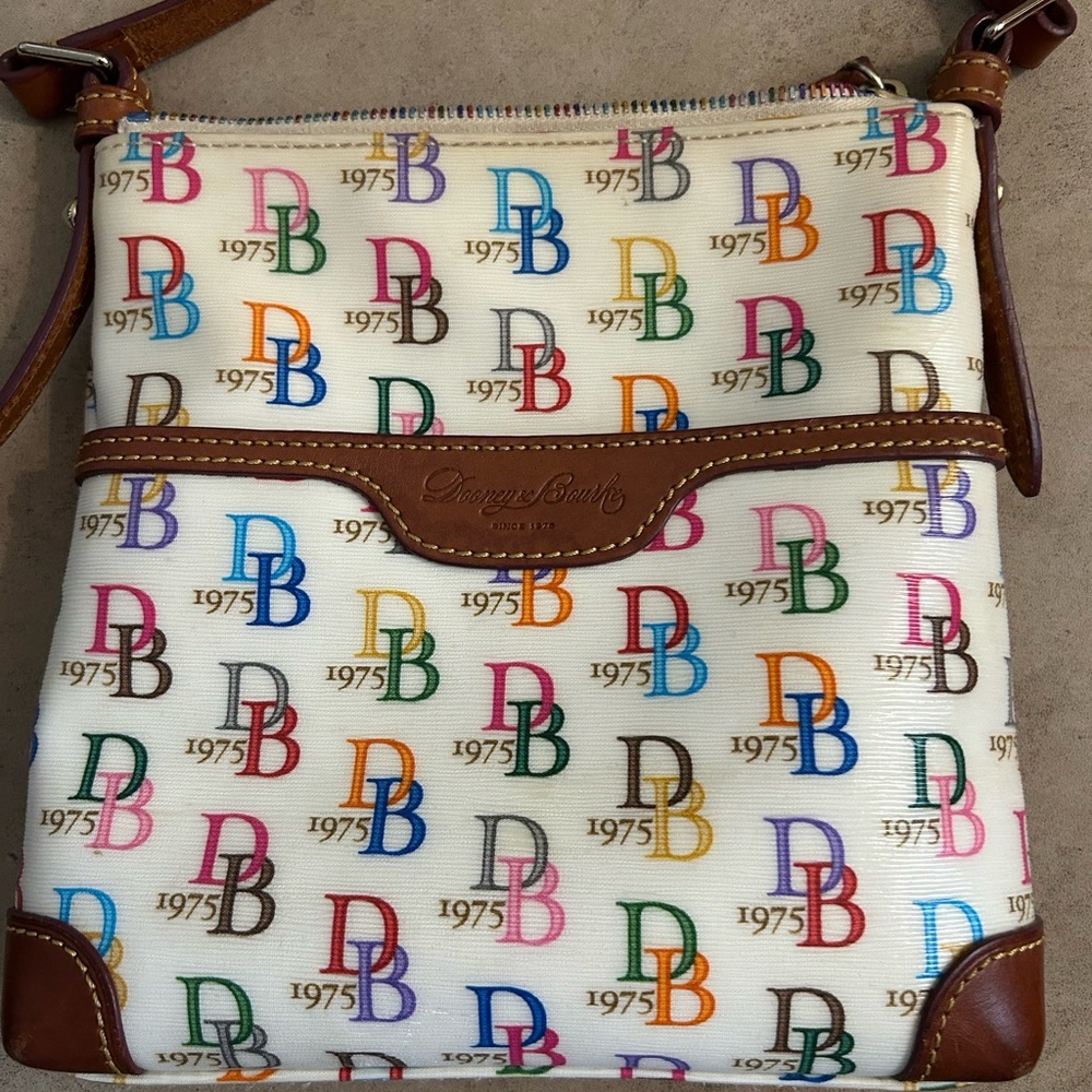 Dooney & Bourke Signature Rainbow Crossbody 1975 Print - Picture 2 of 8